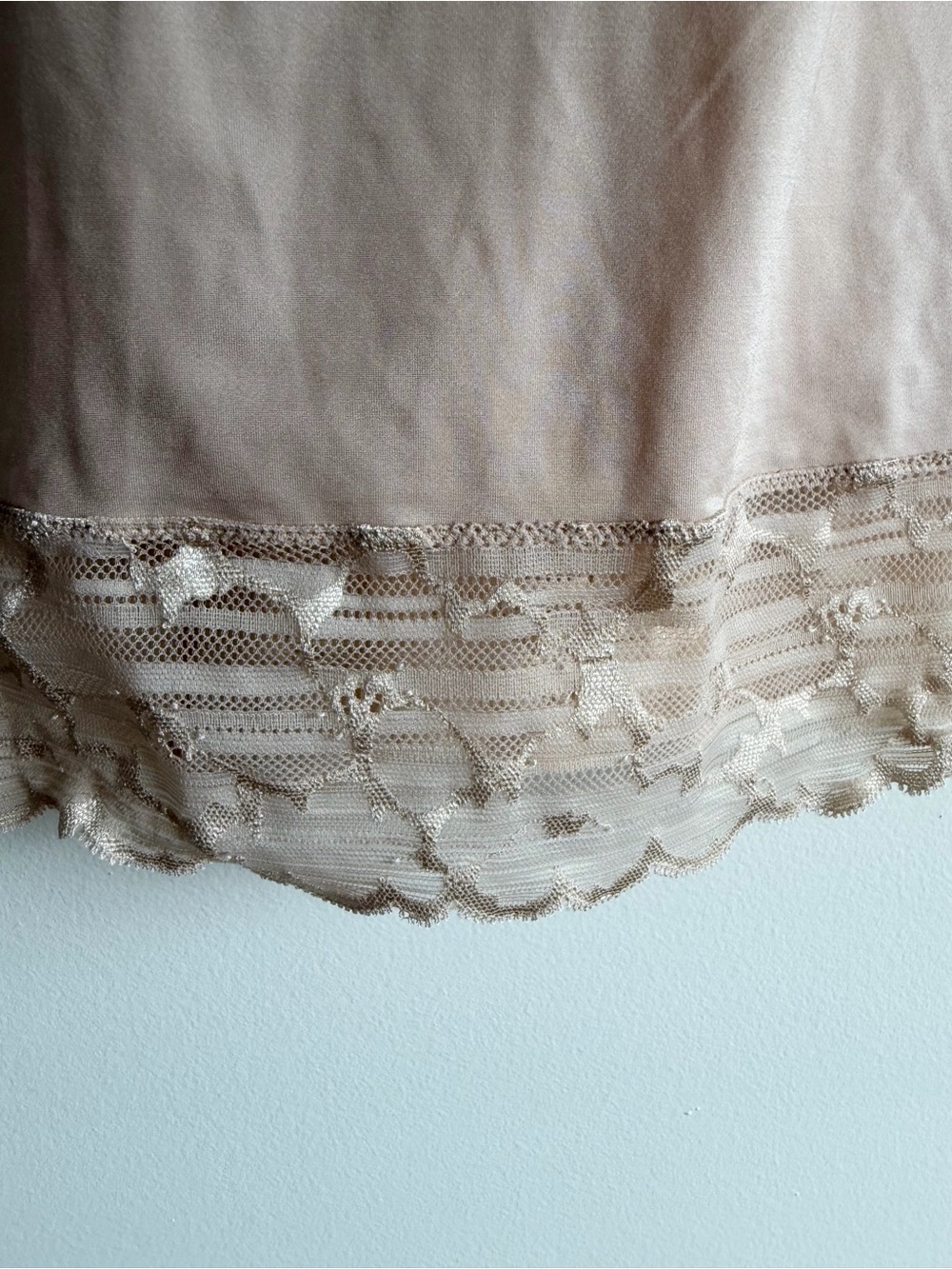 Assets by Spanx Size L Nude Built-In Bra Shaping Slip - Picture 7 of 7